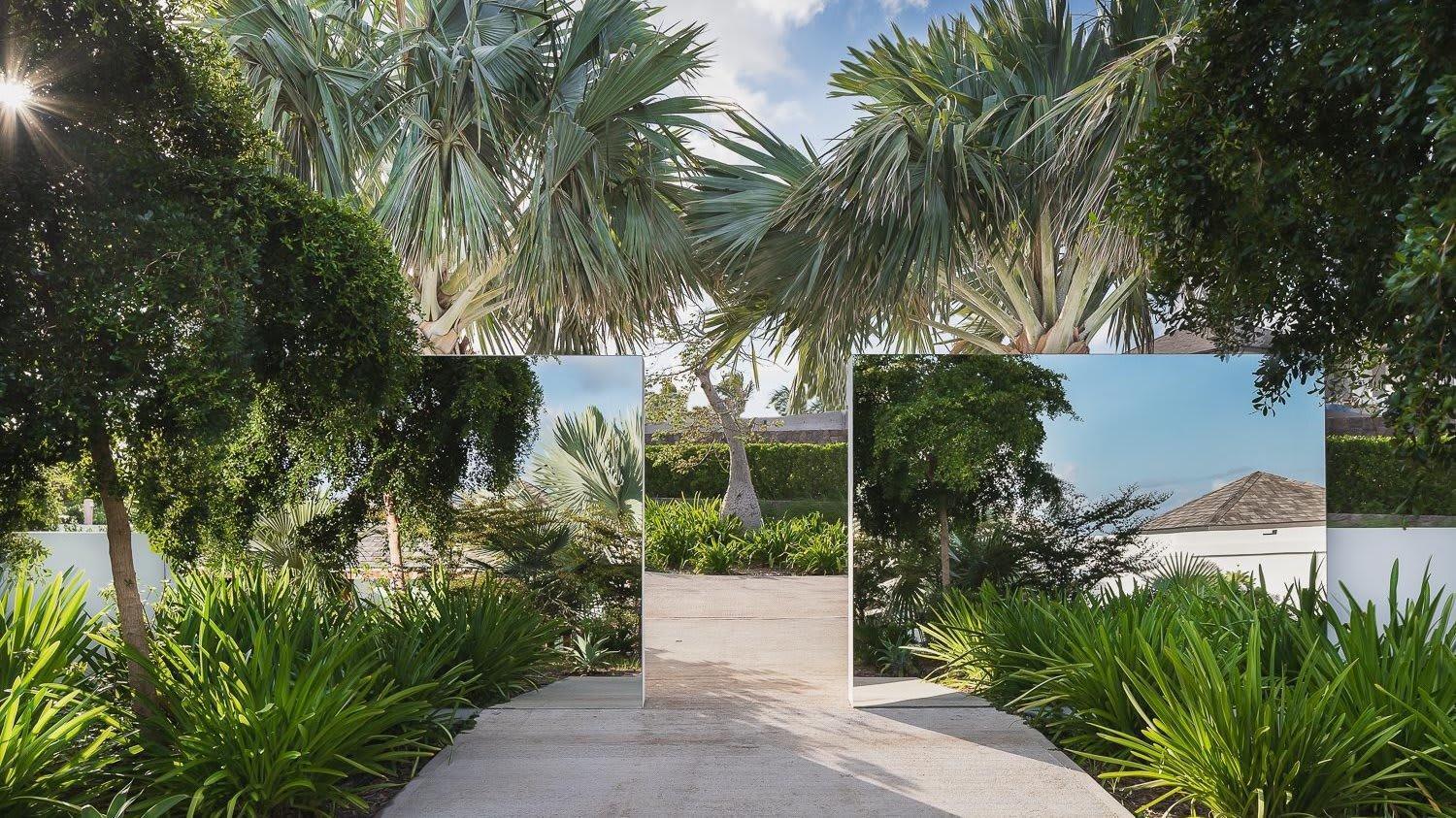 Ideally Located Prestigious Villa Toiny Exterior foto